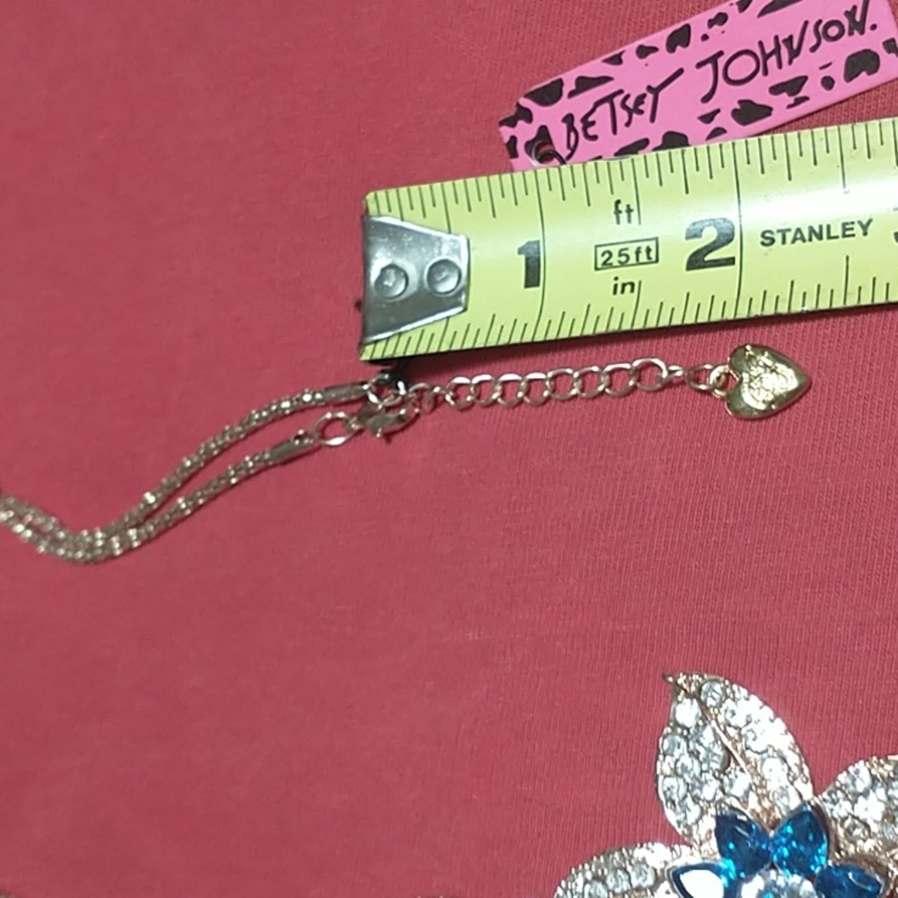Betsey Flower Necklace! - Picture 5 of 6